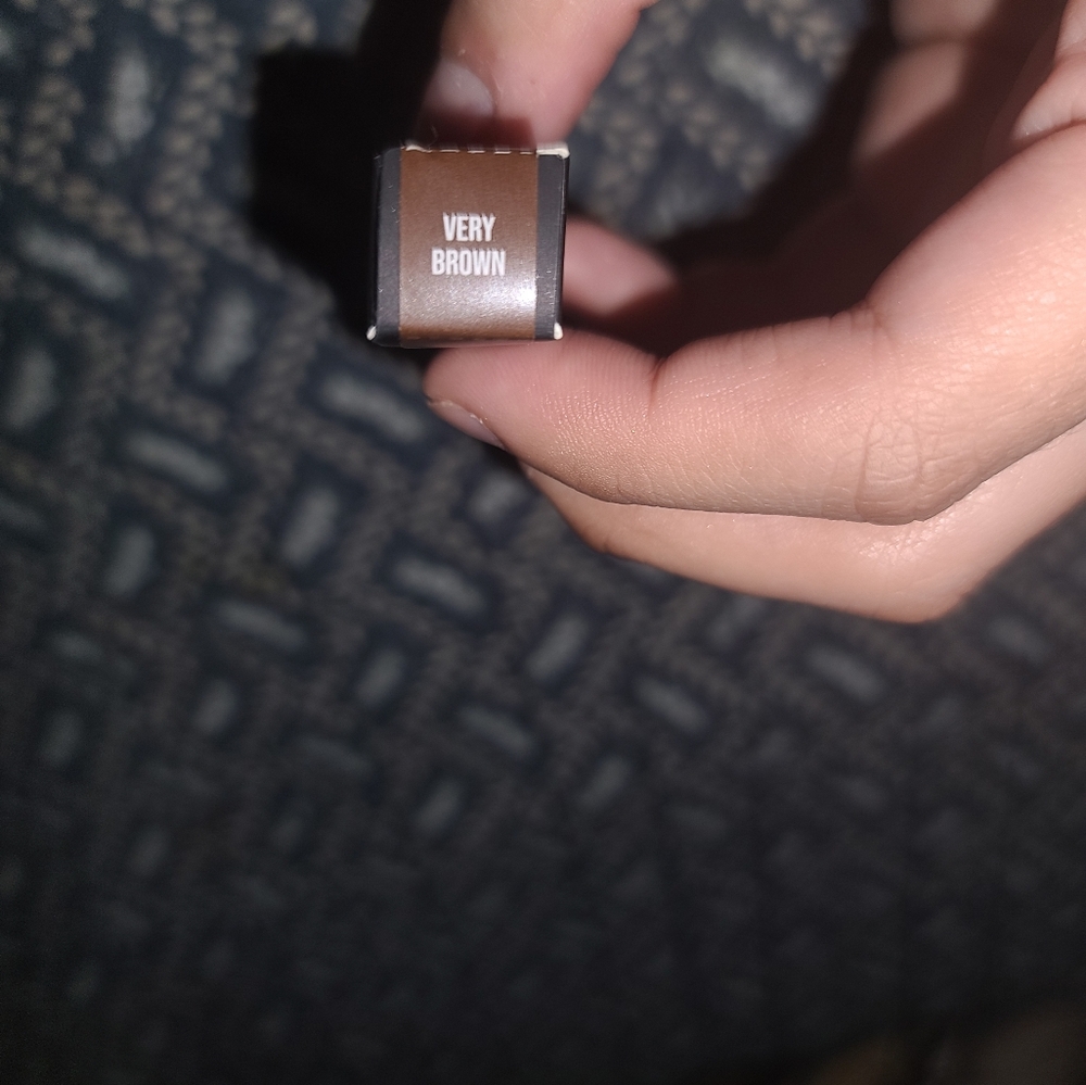 HUDA BEAUTY VERY BROWN PENCIL LINER. NEW IN THE BOX